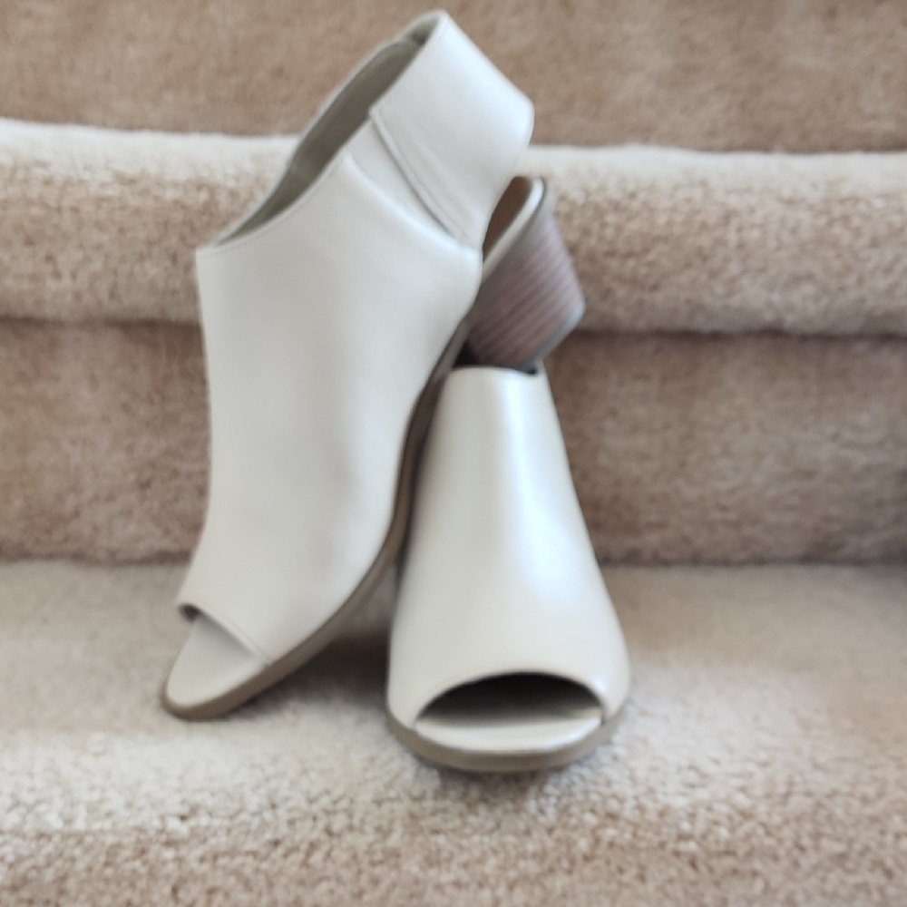 Coldwater Creek Cream Mules
